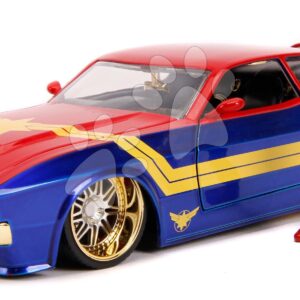 Autíčko Marvel Ford Mustang Mach 1973 Jada kovové s otevíratelnými částmi a figurkou Captain Marvel 18 cm délka 1:24