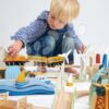 Dřevěná vláčkodráha vysokohorská Mountain View Train Set Tender Leaf Toys cesta kolem světa přes města a hory 58 dílů a doplňky - Image 2