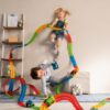 Náhradní autíčko k flexibilní autodráze FleXtrem Discovery Set Smoby s třemi vyměnitelnými karoseriemi modrá žlutá a zelená od 4 let - Image 2