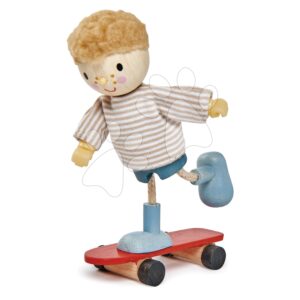 Dřevěná postavička chlapeček na skateboardu Edward And His Skateboard Tender Leaf Toys v pulovru