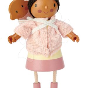 Dřevěná postavička s miminkem Mrs. Forrester Tender Leaf Toys v růžovém kabátku