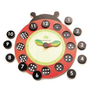 Dřevěné magnetické hodiny s beruškou Ladybug Teaching Clock Tender Leaf Toys závěsné s 12 tečkovanými čísly