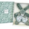 Plyšový zajíček na mazlení Bunny Comforter Sage Green Doudou et Compagnie v dárkovém balení zelený 18 cm od 0 měsíců - Image 3