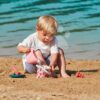 Kbelík set s konvičkou Strawberry Bucket Beach Écoiffier 12 cm výška 5 dílů s lopatkou a hrabičkami od 12 měsíců - Image 2