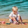 Kbelík set s konvičkou Strawberry Bucket Beach Écoiffier 12 cm výška 5 dílů s lopatkou a hrabičkami od 12 měsíců - Image 3