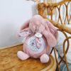 Plyšový zajíček Musical Night Light Star Projector Pink Doudou et Compagnie se světlem hudbou a bílým šumem růžový 19 cm od 0 měsíců - Image 3