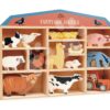 Dřevěná domácí zvířata na poličce 13 ks Farmyard set Tender Leaf Toys
