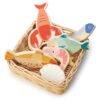 Dřevěný košík s mořskými plody Seafood Basket Tender Leaf Toys s rybami a mušlemi - Image 2