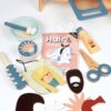 Dřevěný kadeřnický salon pro panenku Hair Salon Tender Leaf Toys s otočným zrcadlem a 18 doplňky - Image 2