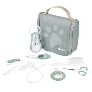 Toaletní potřeby pro miminko Hanging Toiletry Pouch Beaba Sage Green v závěsné taštičce s 9 doplňky zelené od 0 měsíců